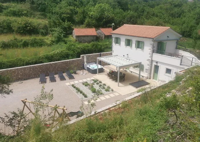 Hidden House Porta