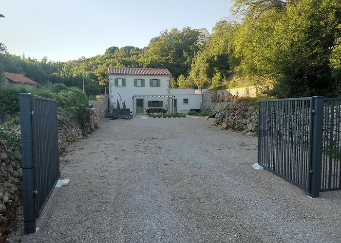 Hidden House Porta